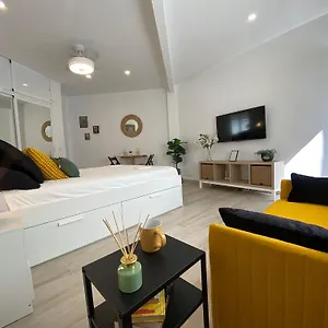 Estudio Con Piscina Y Parking, Playa A 4 Min A Pie, Tren A 2 Min Fuengirola